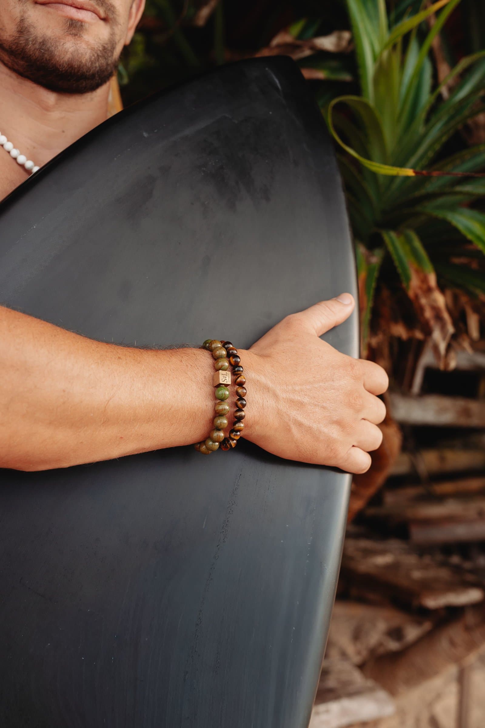 Golden instinct bracelet – gedragen