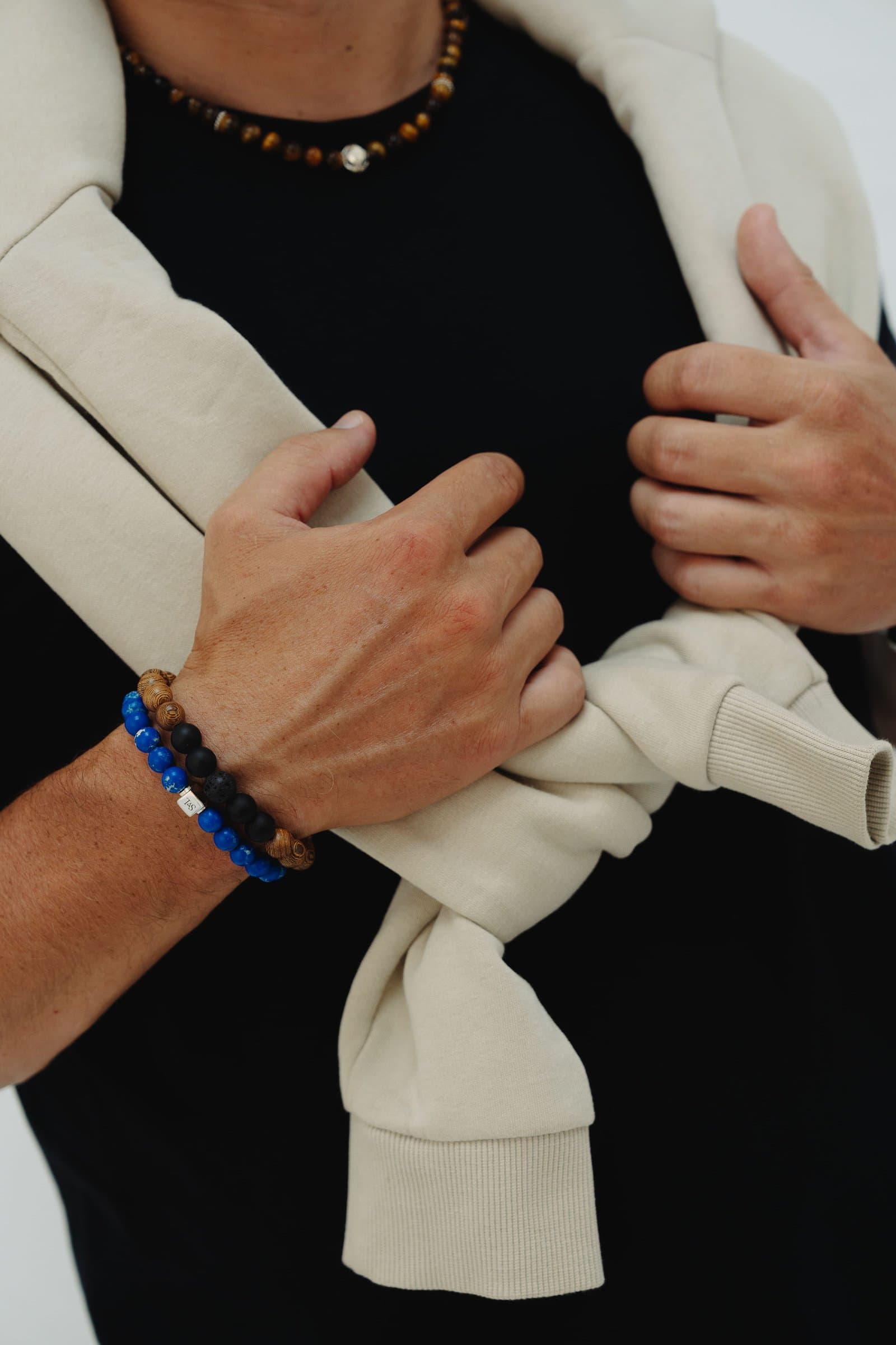 Blue horizon bracelet – gedragen