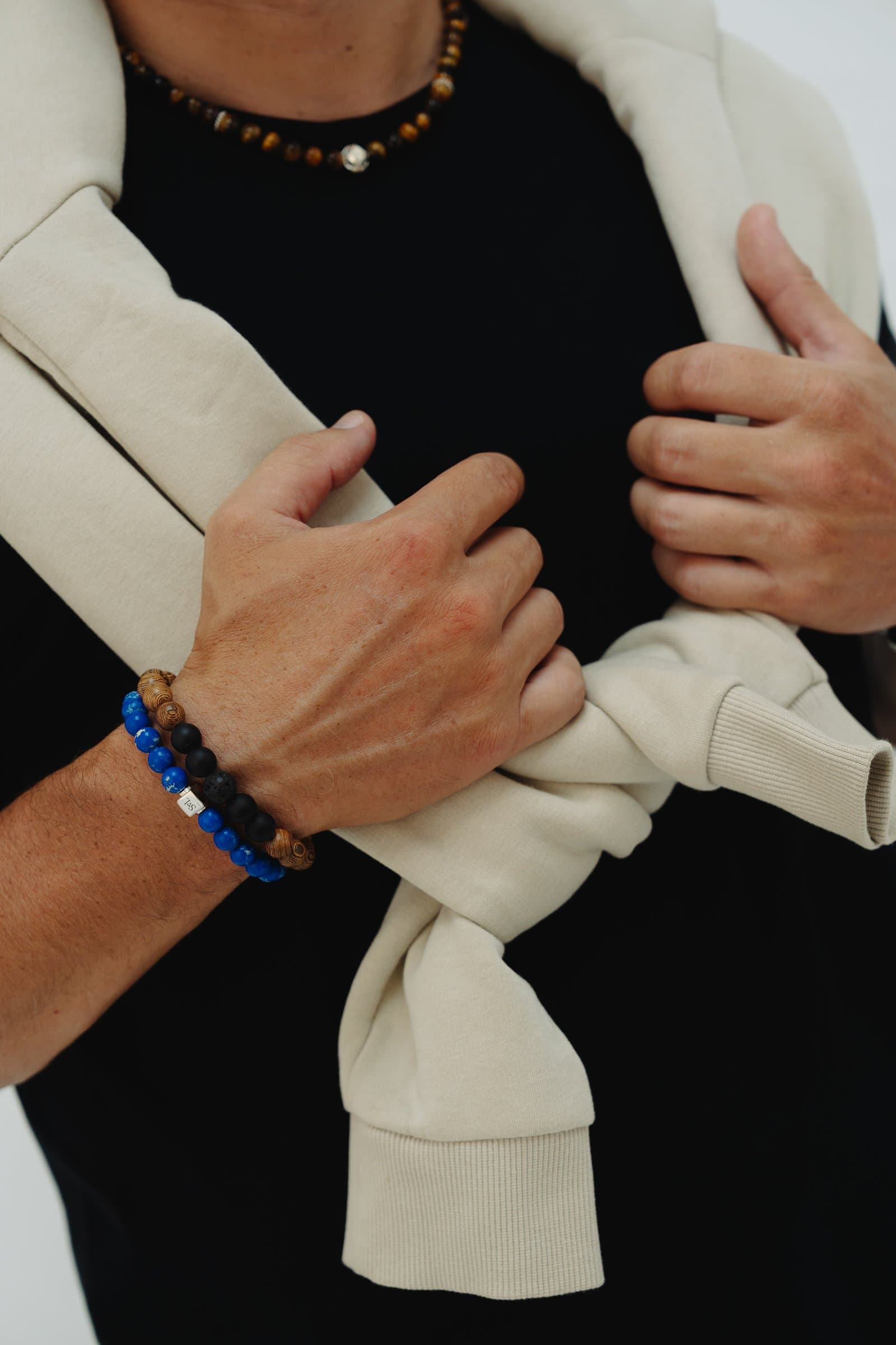 Blue horizon bracelet – gedragen