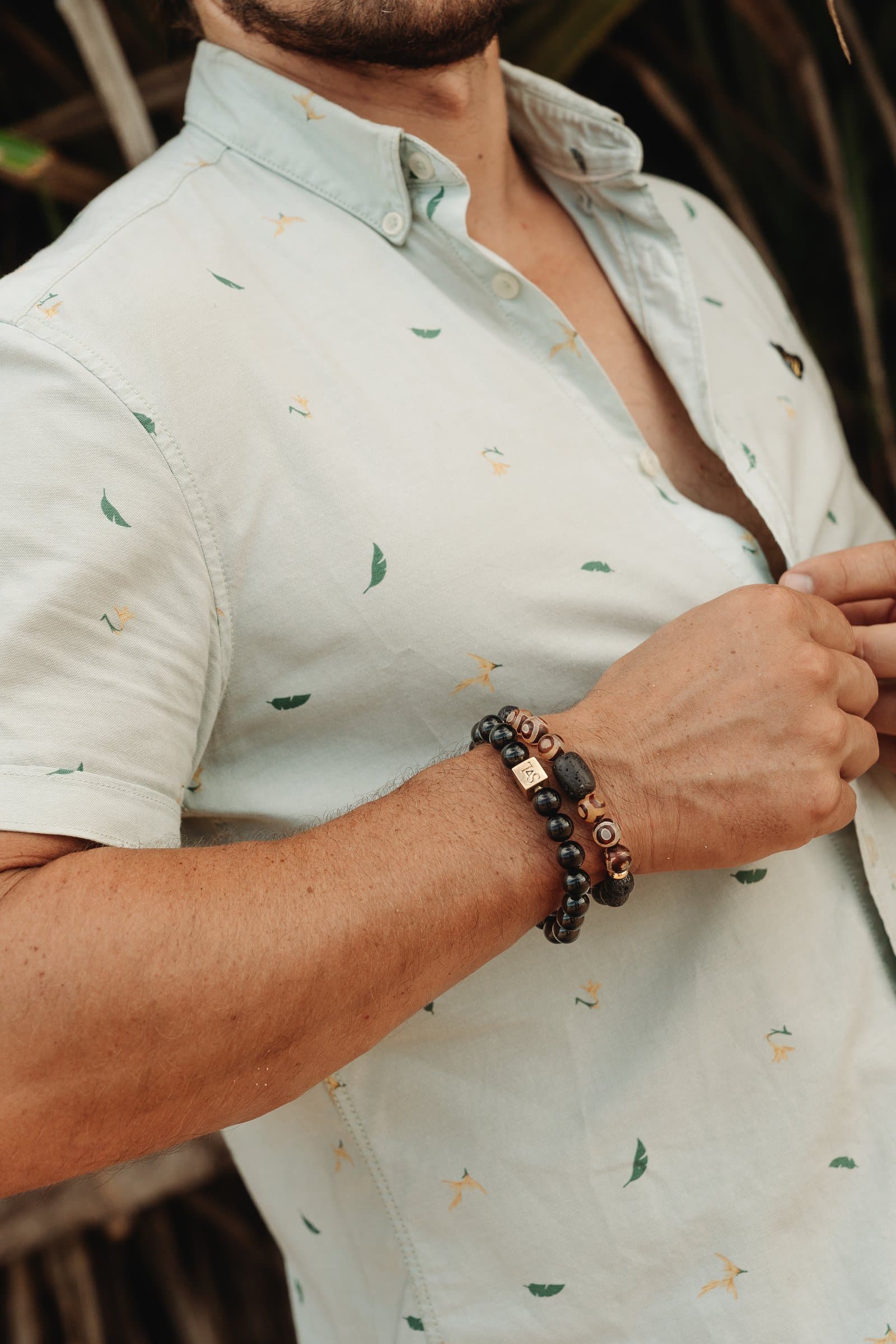 Ashen Creed bracelet – gedragen